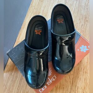 Dansko XP Pro Patent Blue Metallic Size 39 (8.5) with Box